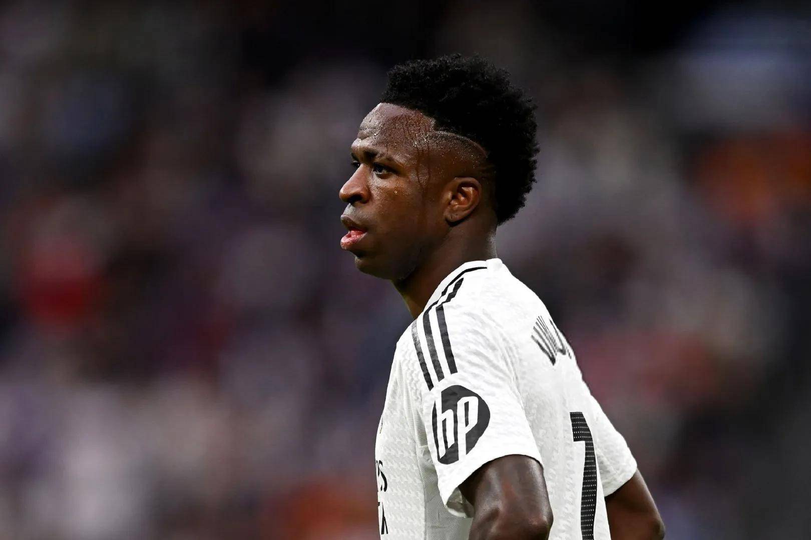 爱游戏中国-老鹰观众热烈欢呼！，姆巴佩迎来十五赛季出色发挥上演精彩一战(乌兰巴托的夜梁红)